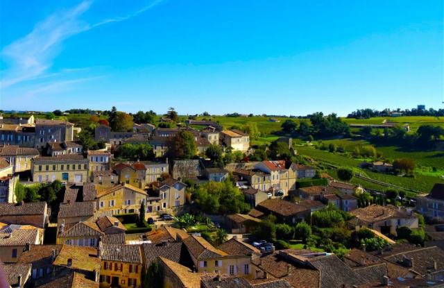 Saint-Émilion et Saint-Émilion grand cru, du plateau calcaire aux sables Saint-Émilion et Saint-Émilion grand cru, du plateau calcaire aux sables